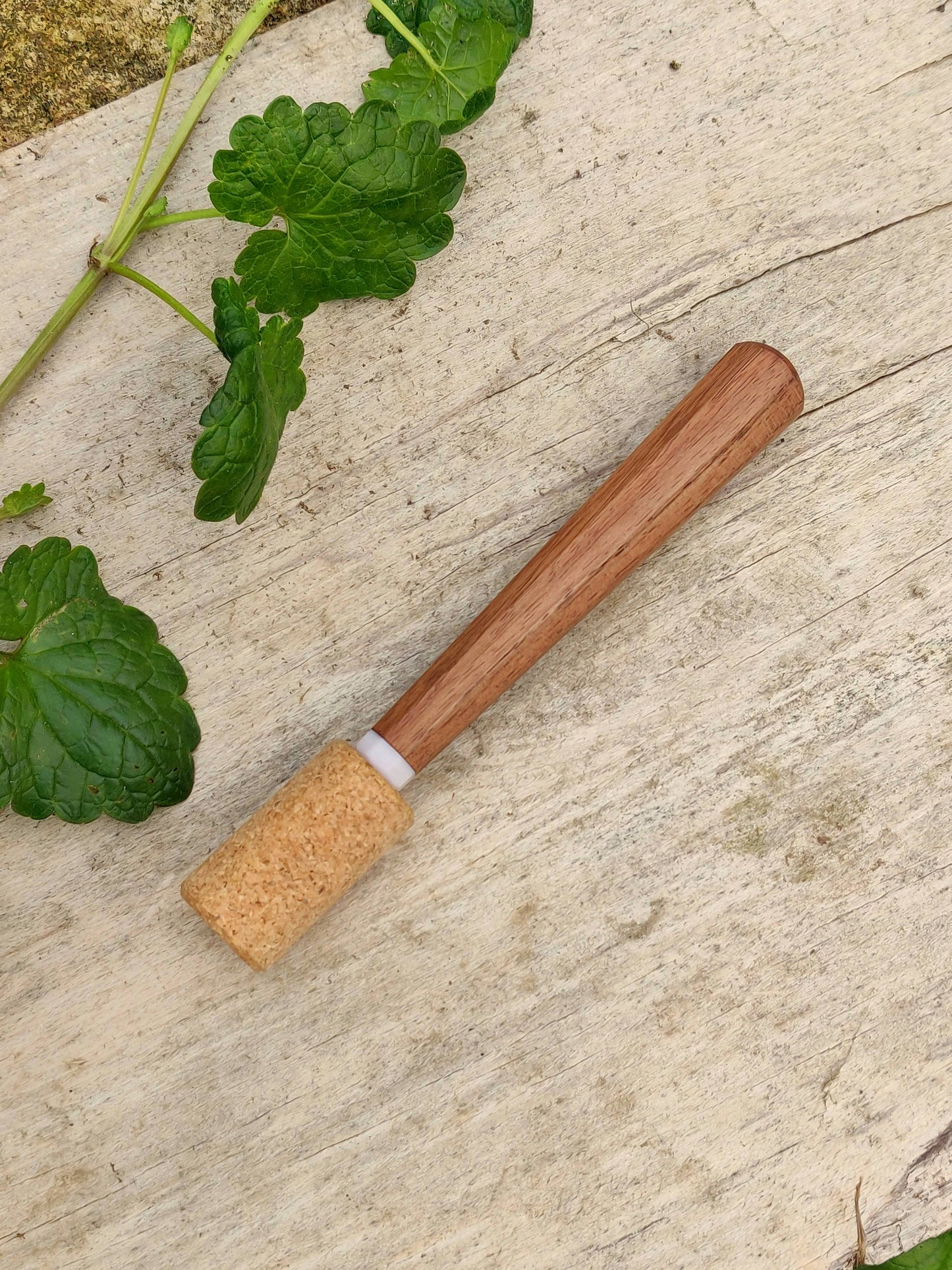 Detailed woodcarving knife, walnut handle small knife, Carving Wood, Chip carving