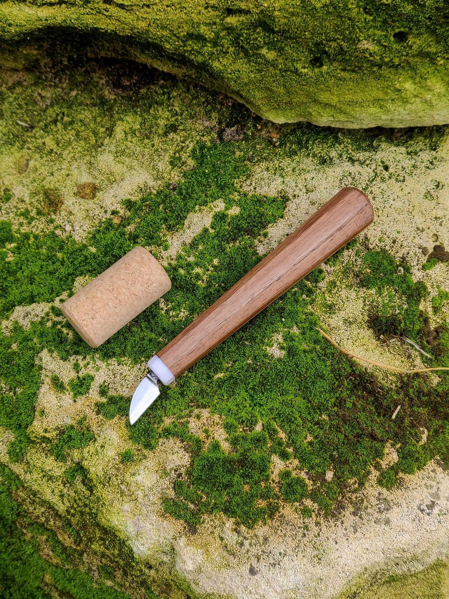 Detailed woodcarving knife, walnut handle small knife, Carving Wood, Chip carving