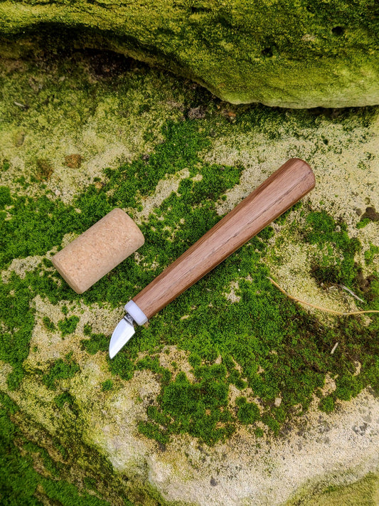 Detailed woodcarving knife, walnut handle small knife, Carving Wood, Chip carving