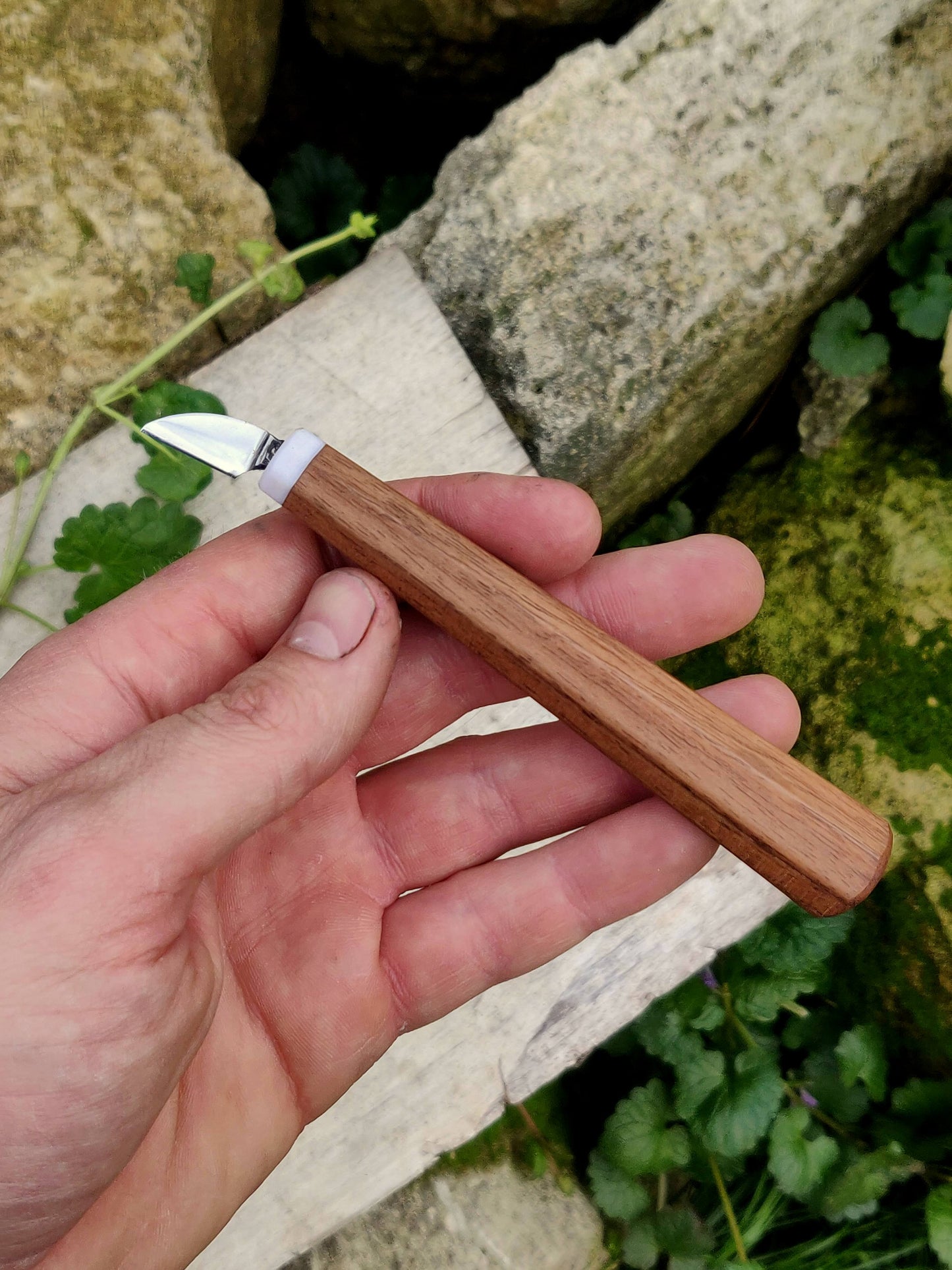 Detailed woodcarving knife, walnut handle small knife, Carving Wood, Chip carving