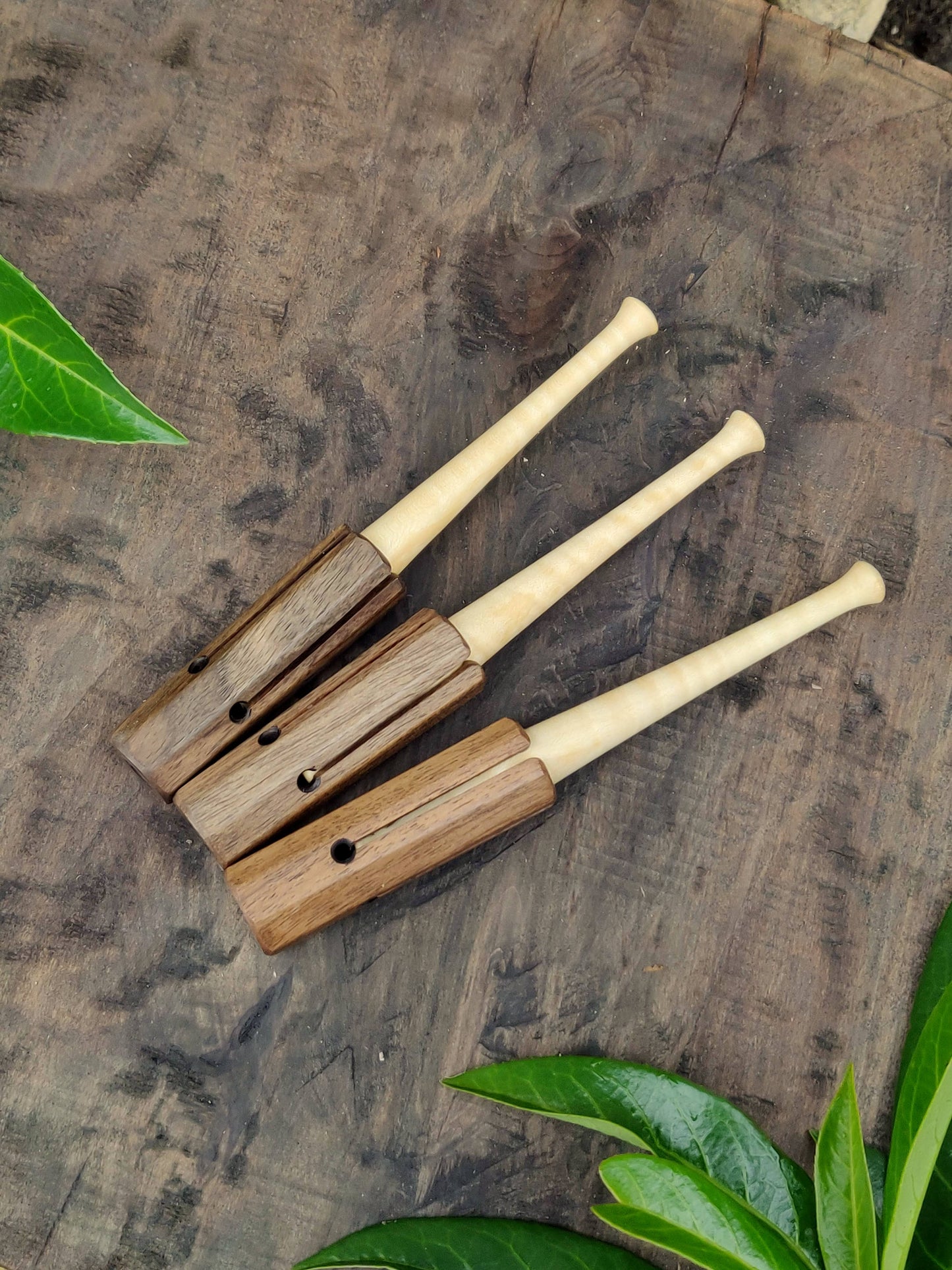 Kolrosing knife with round handle natural wood color