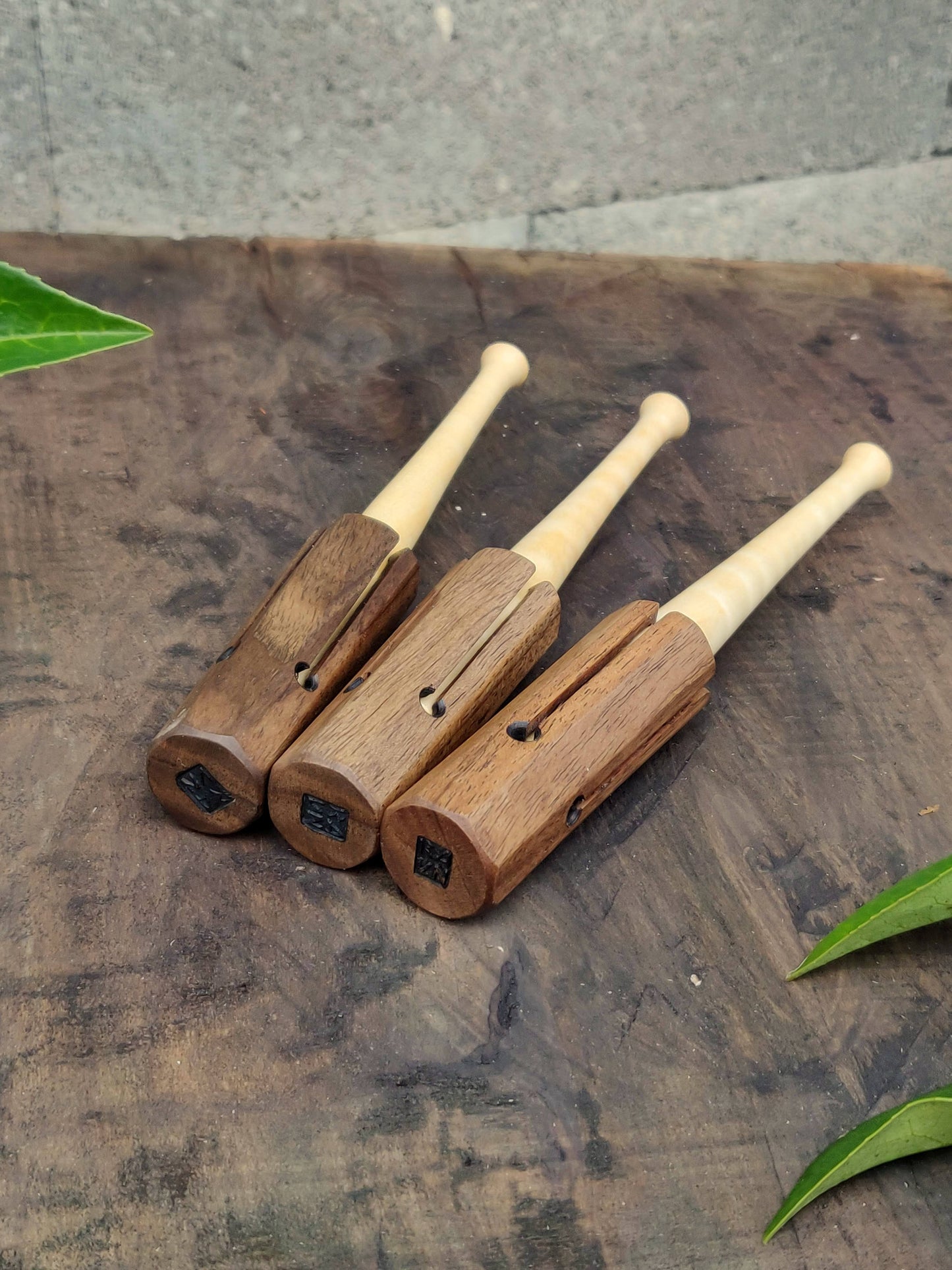 Kolrosing knife with round handle natural wood color