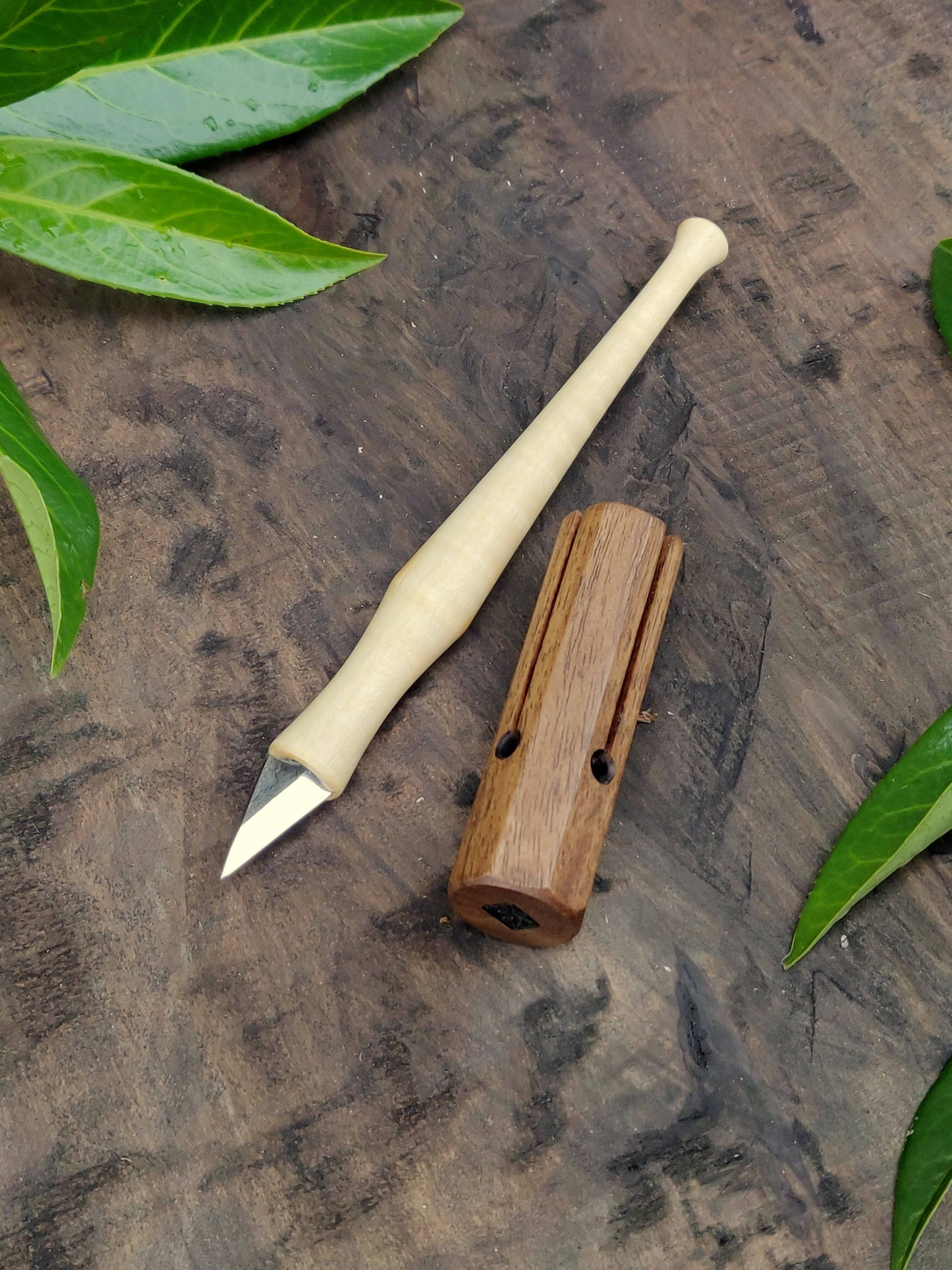 Kolrosing knife with round handle natural wood color