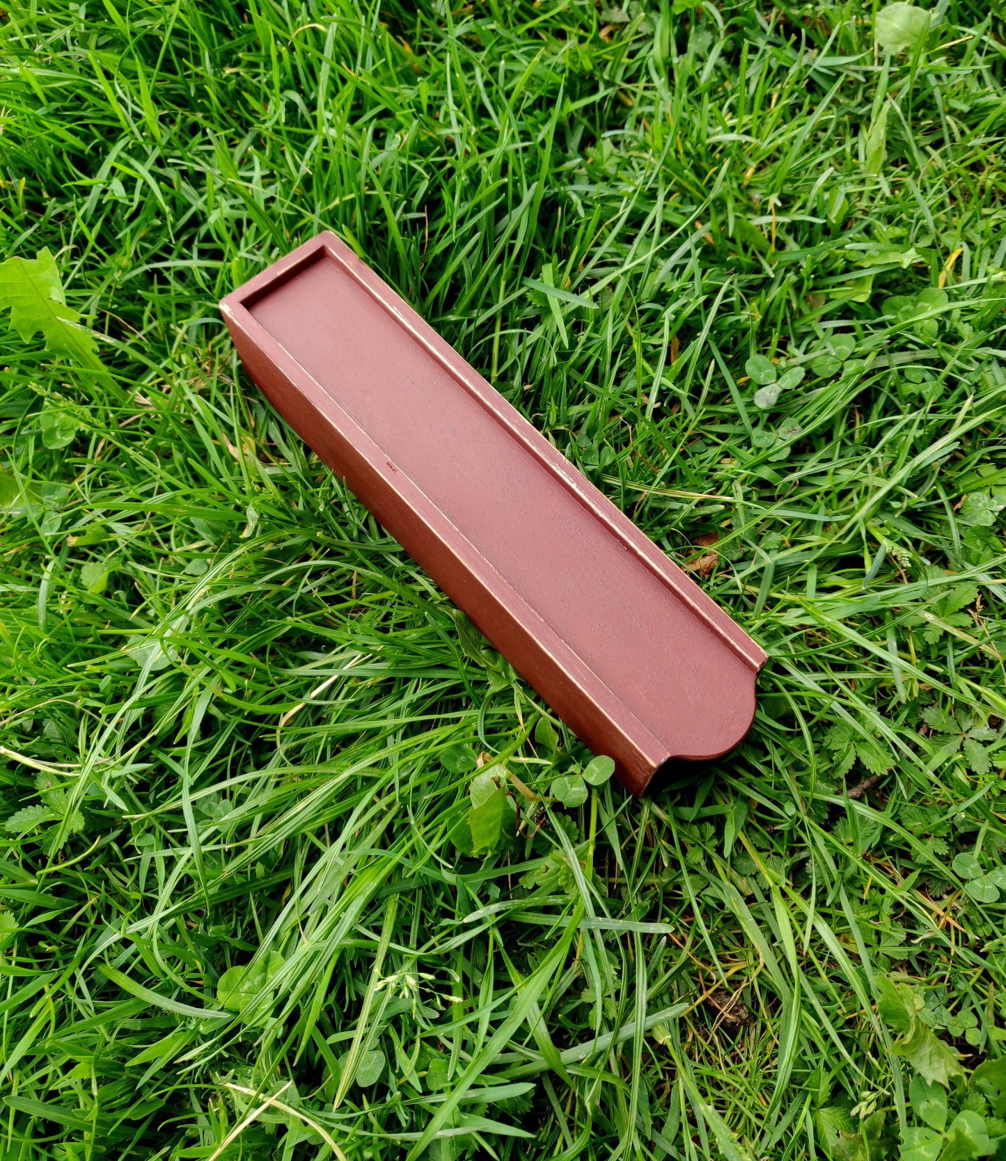 Whittling box. 1 chamber box. Milkpainted box. Slojd box